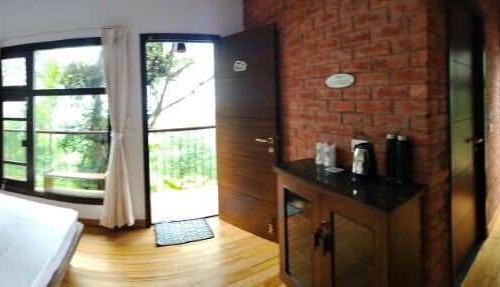 Deluxe Double Room, Balcony, Hill View