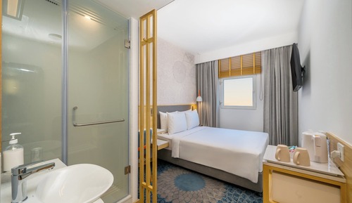 Standard Room, 1 Queen Bed