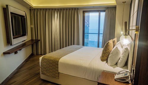 Suite, 1 King Bed, Non Smoking (Panorama)