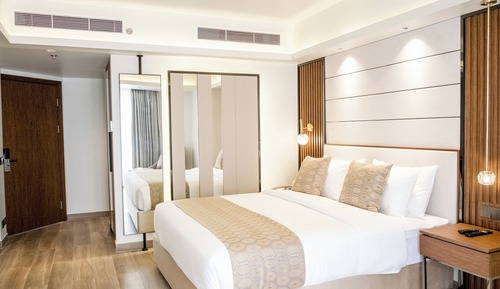 Room, 1 King Bed, Smoking, Oceanfront