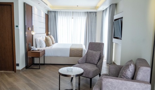 Deluxe Room, 1 King Bed, Smoking (Super)