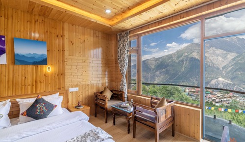 Deluxe Private Room (with balcony)