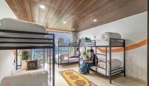 Deluxe 6 Bed Mixed Dorm (with balcony)