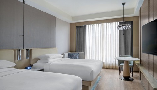 Premier Room, 2 Twin Beds, Hill View