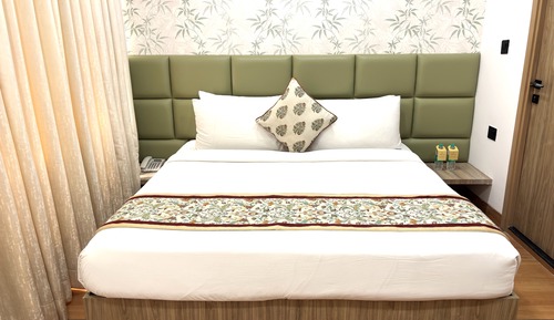 Standard Room, 1 Queen Bed, City View, Executive Level