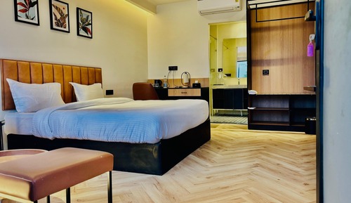 King Room, Pool Access