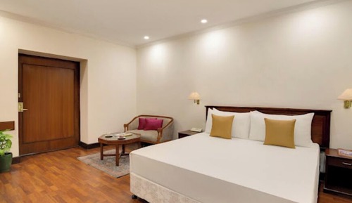 Superior Room Queen Bed
