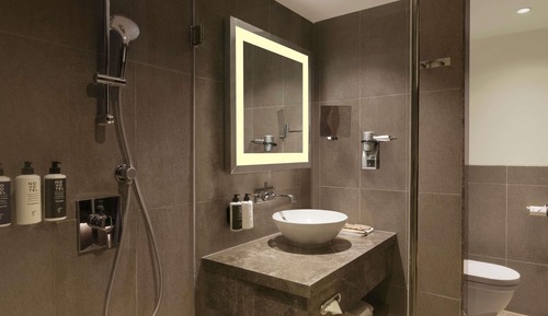 Superior Room, 1 King Bed, Club Lounge Access, Pool View