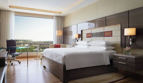Premium Suite, 1 King Bed, City View