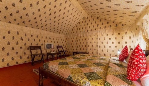 Deluxe Tent, Courtyard View