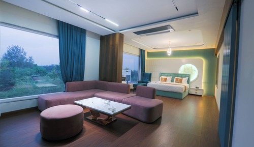 Studio Suite, City View