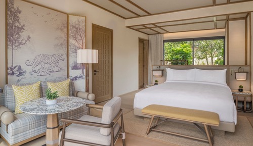 Deluxe Room, 1 King Bed, Garden View