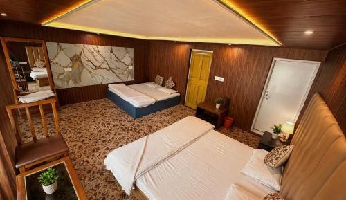 Double or Twin Room with Mountain View