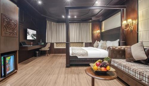 Suite with Hot Tub