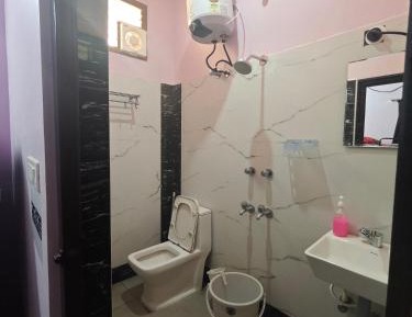8-Bed Mixed Dormitory Room
