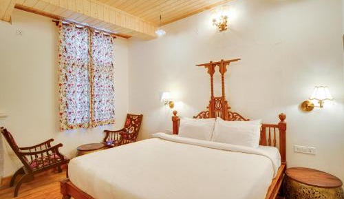 Deluxe Double Room (2 Adults + 1 Child)