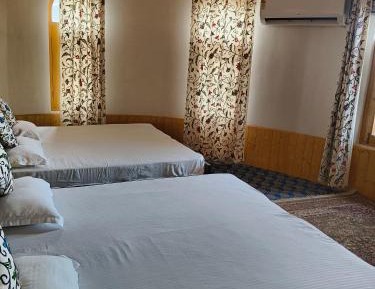 Deluxe Family Suite