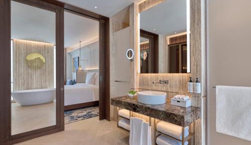 Classic King Room with Garden View