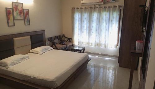Deluxe Double Room (2 Adults + 1 Child)