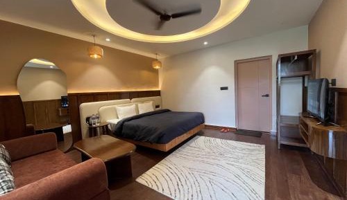 Lake View Balcony Room With Jacuzzi