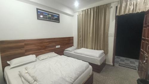 Basic Triple Room with Shared Bathroom
