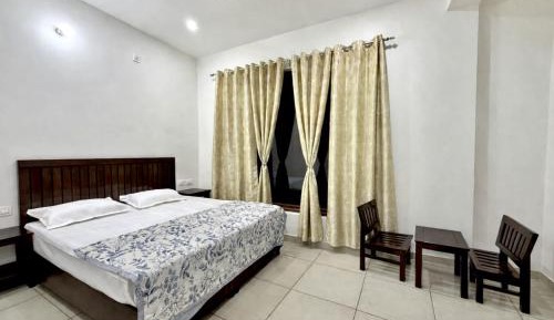 Standard Queen Room