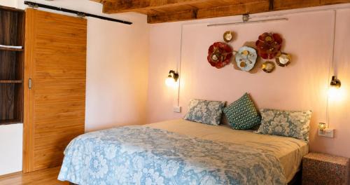 Double or Twin Room with Mountain View