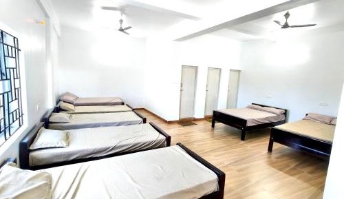 10-Bed Mixed Dormitory Room