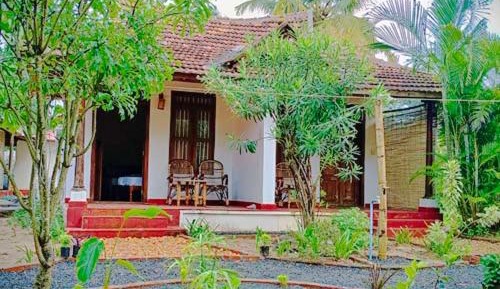 Deluxe Double Room with Side Sea View
