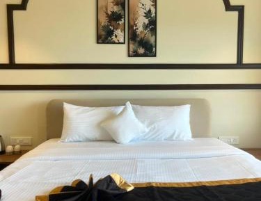 Deluxe Double Room with Balcony and Sea View