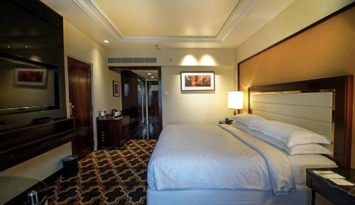 Club King Room with Lounge Access - Complimentary IMFL from 6pm to 8pm