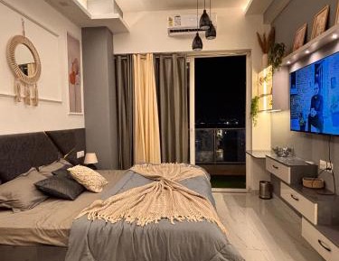 Studio with Balcony