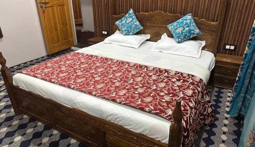 Deluxe Double Room with Shower