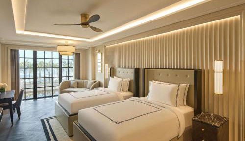Signature Gold Twin Room with Gold Lounge Access and Complimentary Airport Transfers (T1 & T2) , Soft Mini Bar , Daily 4 Piece Laundry(Non Cumulative) and 15% discount on dining (barring IRD & tobacco), Book a 60-Min Spa Session & 50% Off on Cryotherapy*