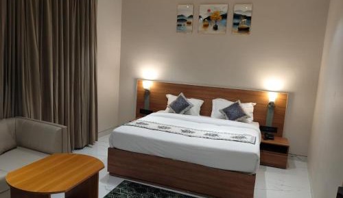 Deluxe Double Room (2 Adults + 1 Child)