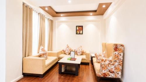One-Bedroom Apartment with Balcony and Mountain View  