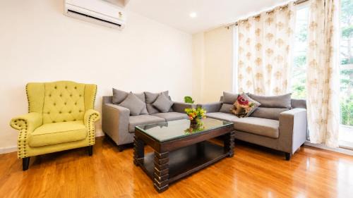 Three-Bedroom Apartment with Mountain View