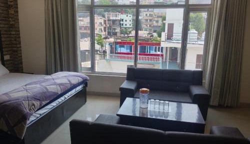 Deluxe Double Room (2 Adults + 1 Child)