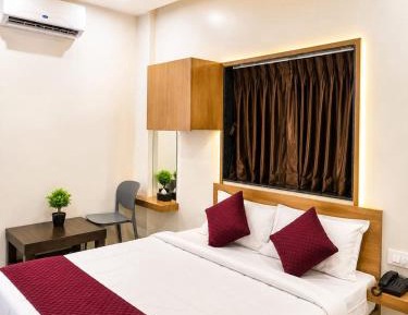 Deluxe Room (2 Adults + 1 Child)