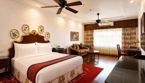 Deluxe King Suite - 10% Discount on Foods & Soft Beverages* | 15% Discounts on Laundry Services* | INR 500 spa credit during your stay on selective Massage services. TnC Apply.* | Free Minibar - 2 cans of soft Beverages (Once on Arrival)
