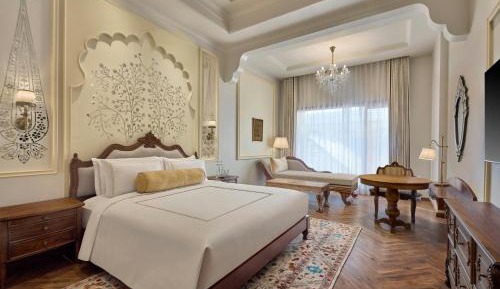 Executive Royal Club King Room with Sofa Bed