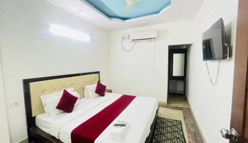 Deluxe Double Room (2 Adults + 1 Child)
