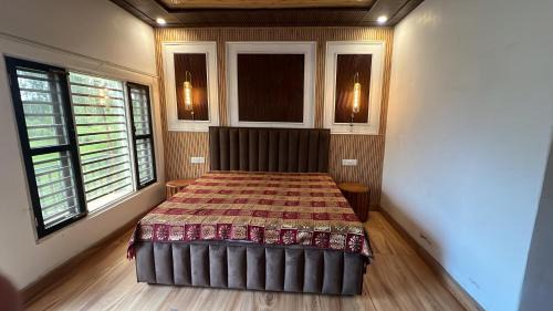 Family Room with Mountain View