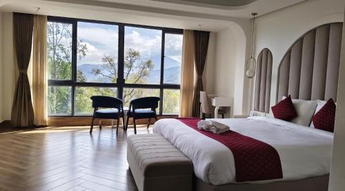 King Room with Mountain View