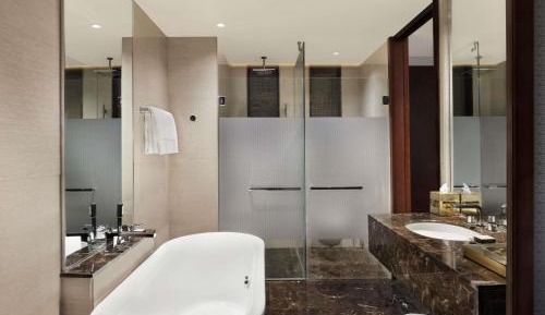 Executive King Room - Pool Side with 20% discount on food, beverages, spa and laundry | Complimentary one way airport transfer | Lounge access and cocktail hours
