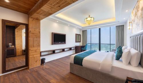 Suite with Mountain View