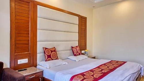 King Room with Mountain View