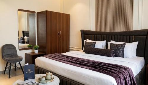 Deluxe Double Room (2 Adults + 1 Child)