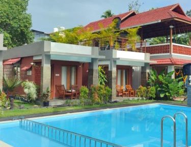 Queen Room with Pool View