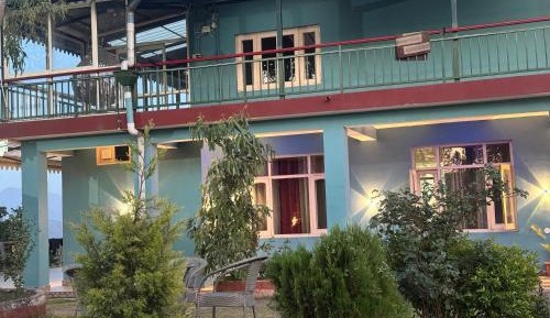 Deluxe Double Room (2 Adults + 1 Child)